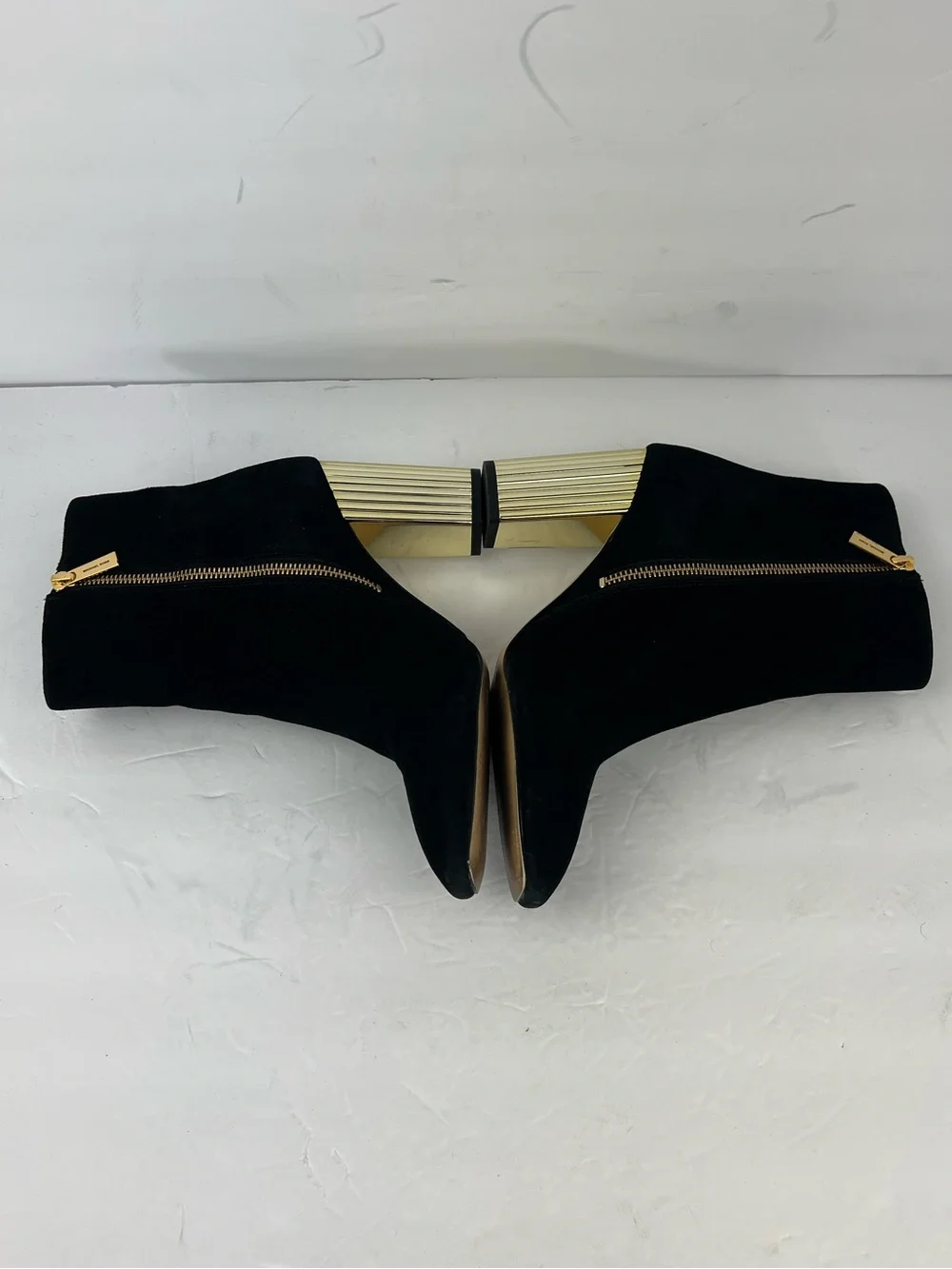 MICHAEL KORS PORTER BOOTIE ANKLE BOOTS, BLACK SUEDE LEATHER, GOLD HEELS, SIZE 8M